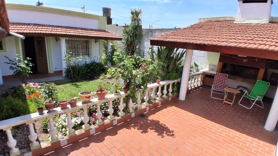 VENTA CASA LUJAN APTA CRED. CON QUINCHO Y GALPÓN