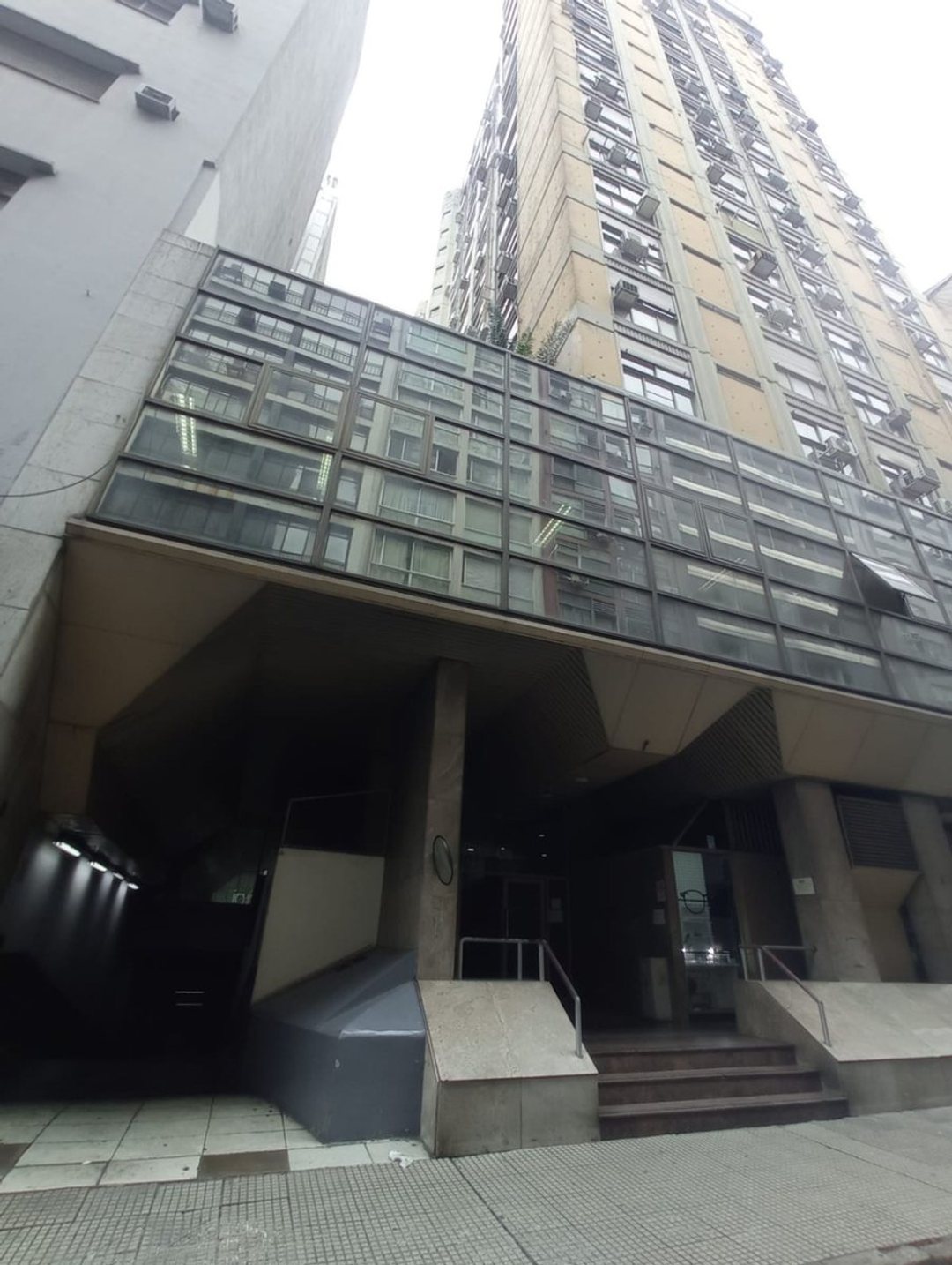 VENTA COCHERA SAN NICOLAS AMPLIA EXCELENTE