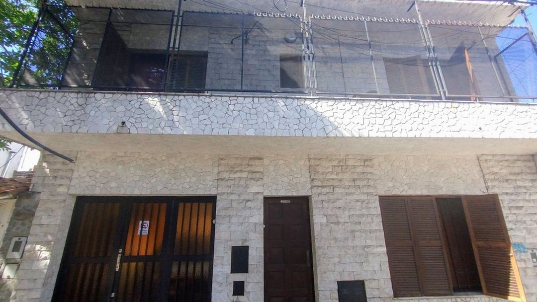 VENTA CASA DOS PLANTAS COCHERA Y GALPON, ARROYITO