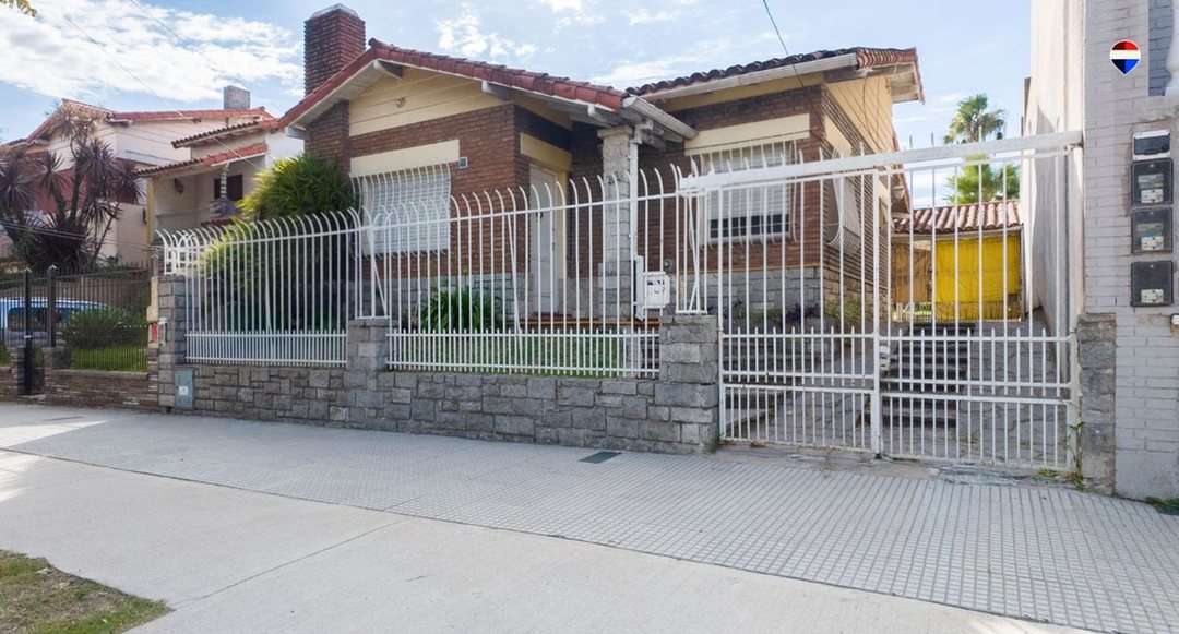 CHALET 3 AMB - EN VENTA BERNAL
