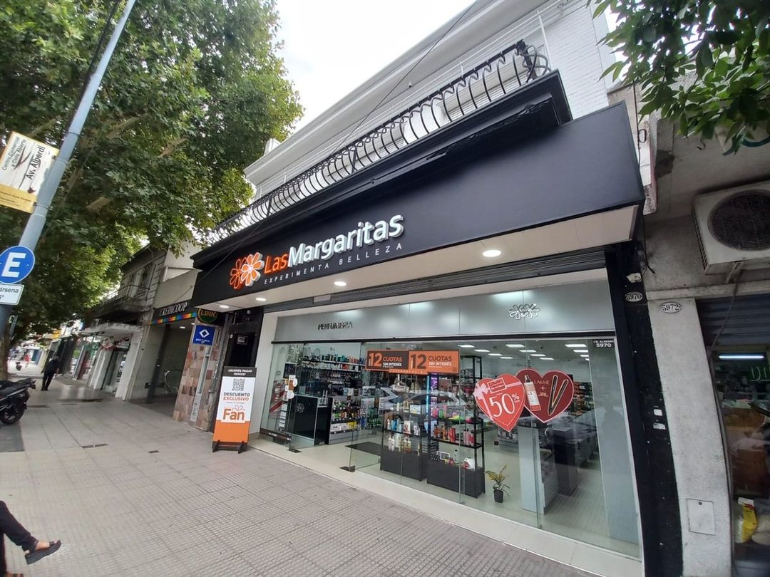 Venta en Blok 6 dpto 1 local con renta  Mataderos