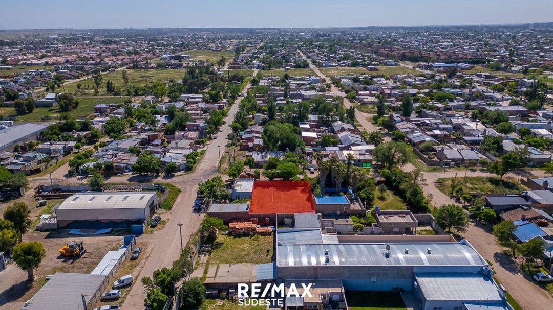 LOTE CERRADO. OPCION DE COMPRAR EL CONTIGUO