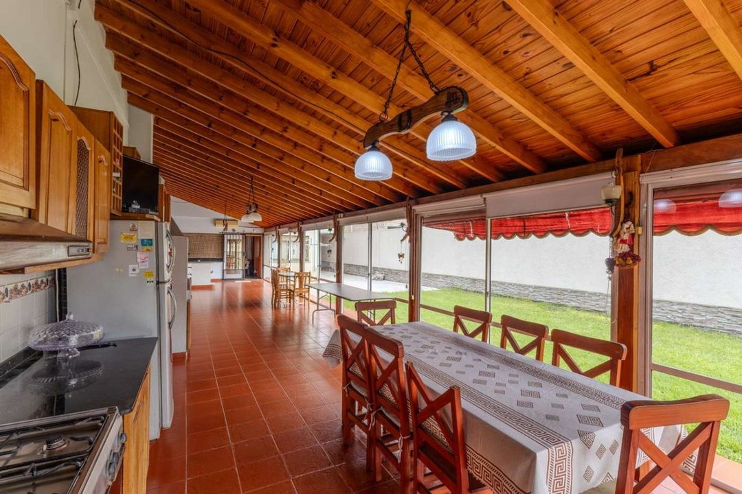 CASA 7 AMBIENTES EN VENTA SAN JUSTO CON PILETA