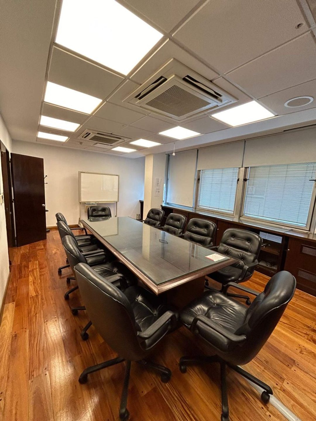 Oficina 637M2 Venta con RENTA