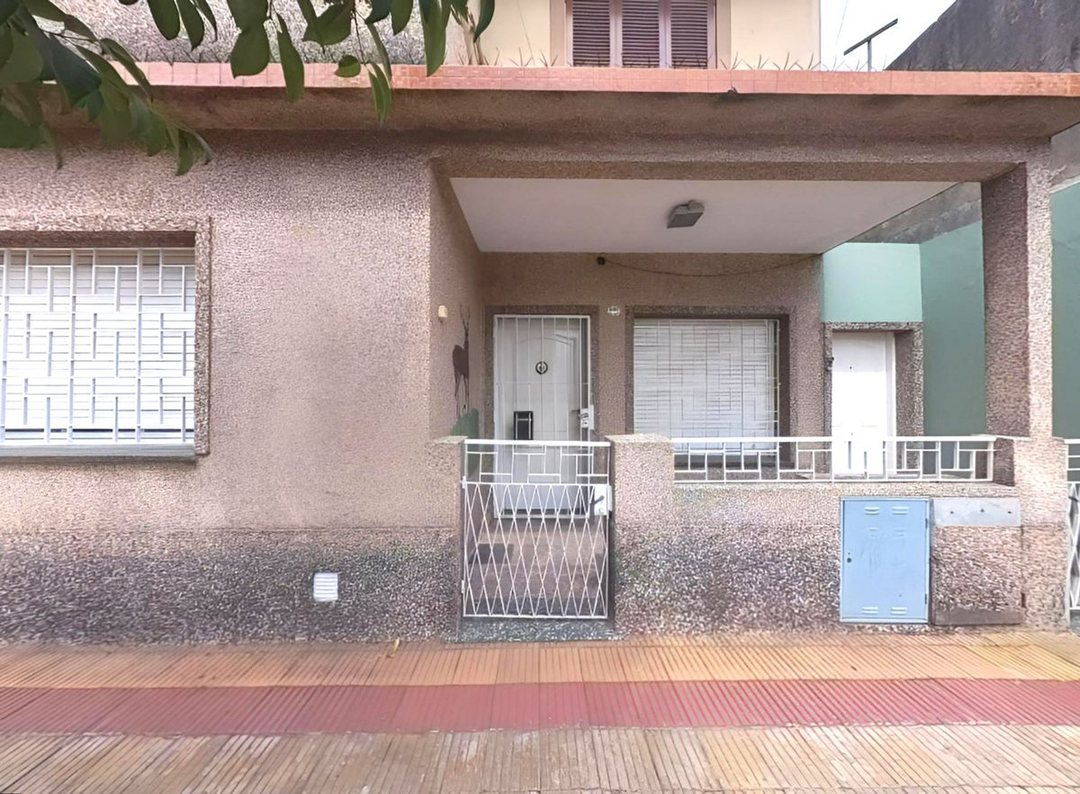 Venta Lomas del Mirador 6 amb. casa + departamento