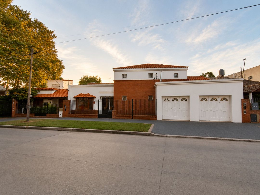 VENTA CASA 5 AMBIENTE BERNAL