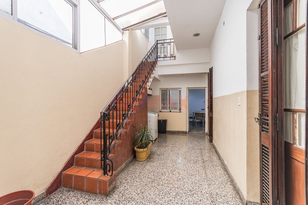 VENTA PH 4 AMBIENTES CON PATIO Y TERRAZA PROPIA