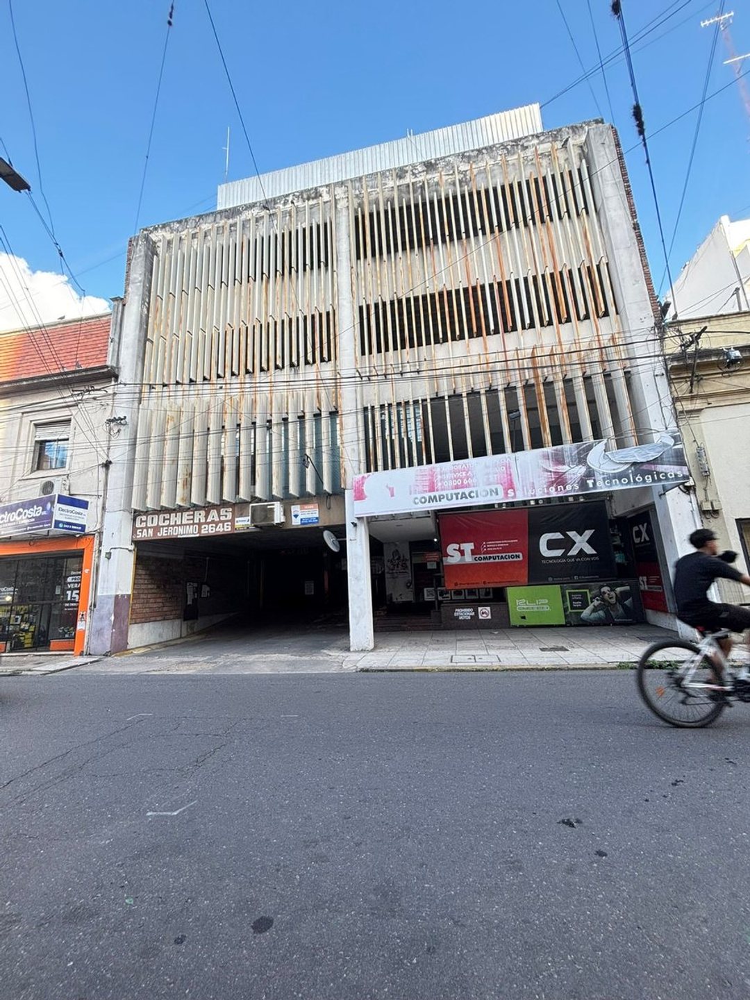Cochera techada centrica