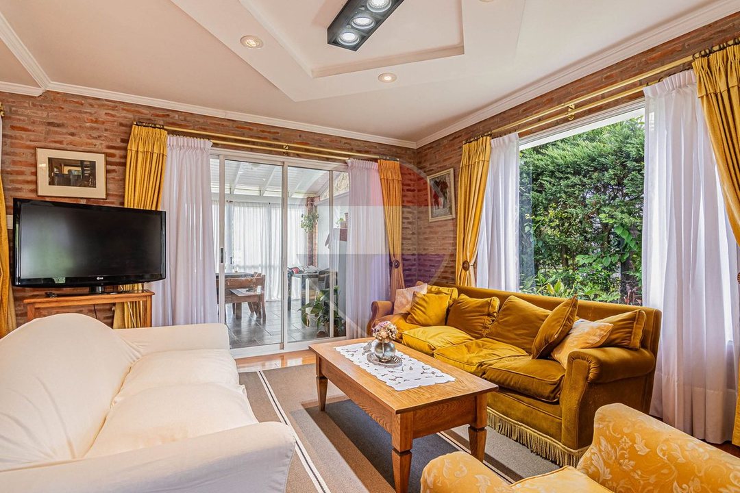 CASA EN VENTA EN ABRIL CLUB DE CAMPO