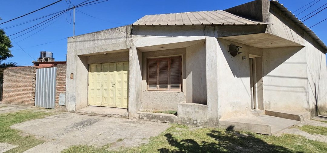 Casa con detalles a terminar