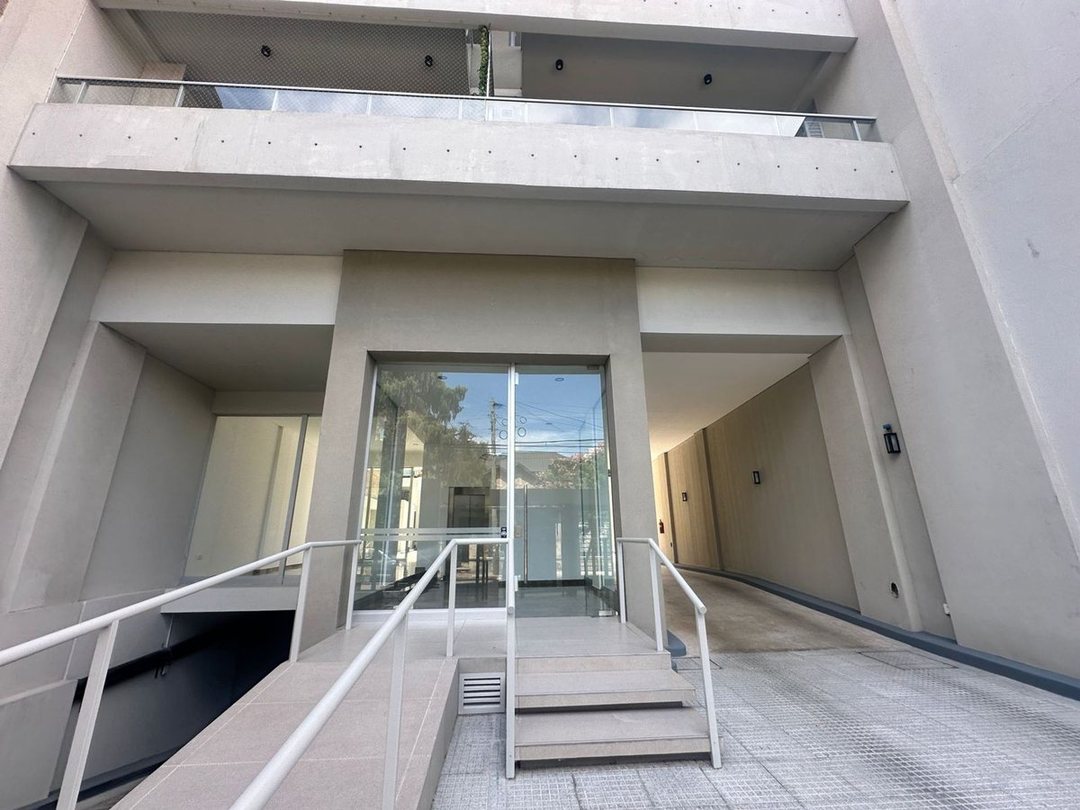 VENTA DEPTO 3 AMBIENTES CON COCHERA BERNAL CENTRO