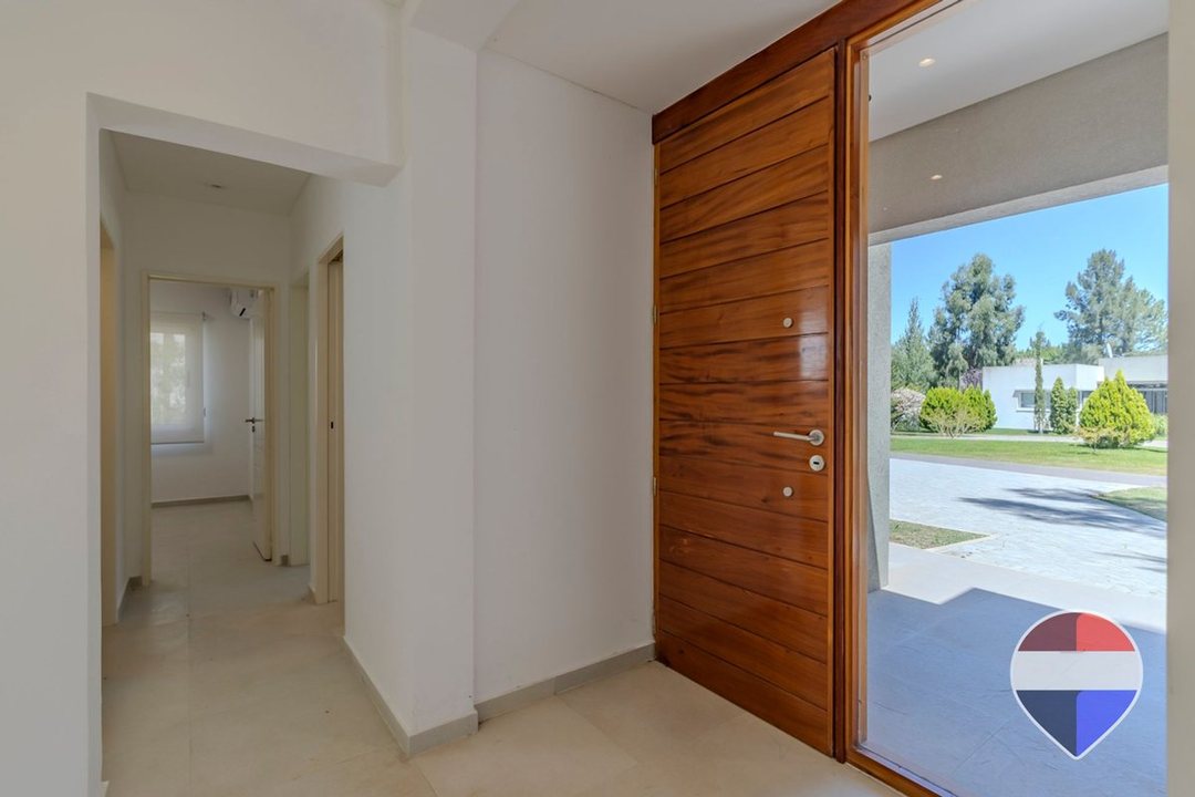 CASA EN VENTA EN MIRALAGOS