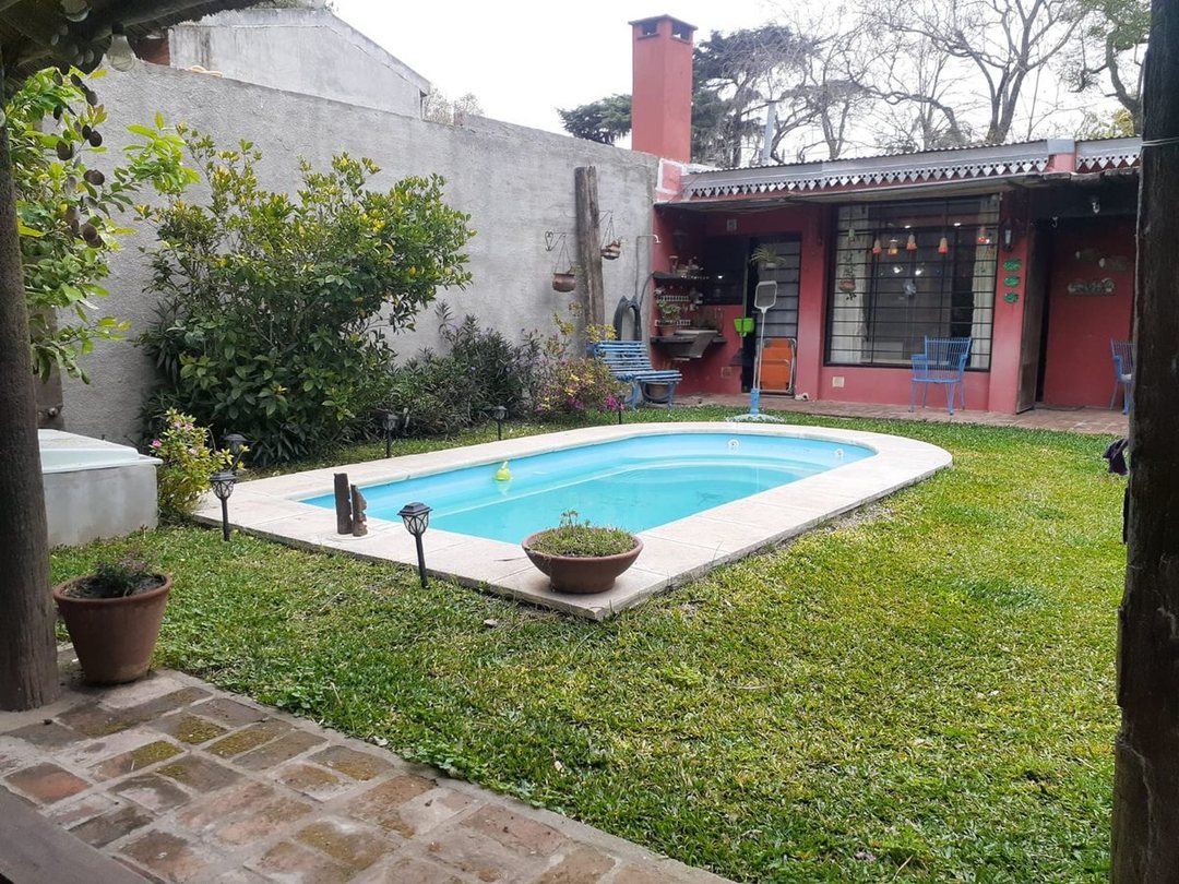 VENTA CASA DOS DORMITORIOS - GRANADERO BAIGORRIA