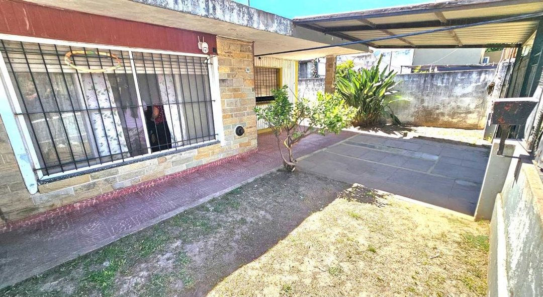 VENTA CASA 4 AMB MAS GALPON MERLO EXC OPORTUNIDAD