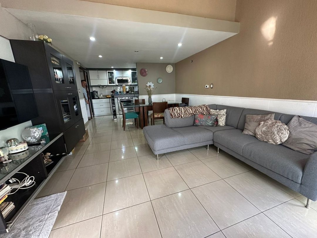 VENTA DE CASA DE CATEG. SOBRE ACCESO ESTE, MAIPU