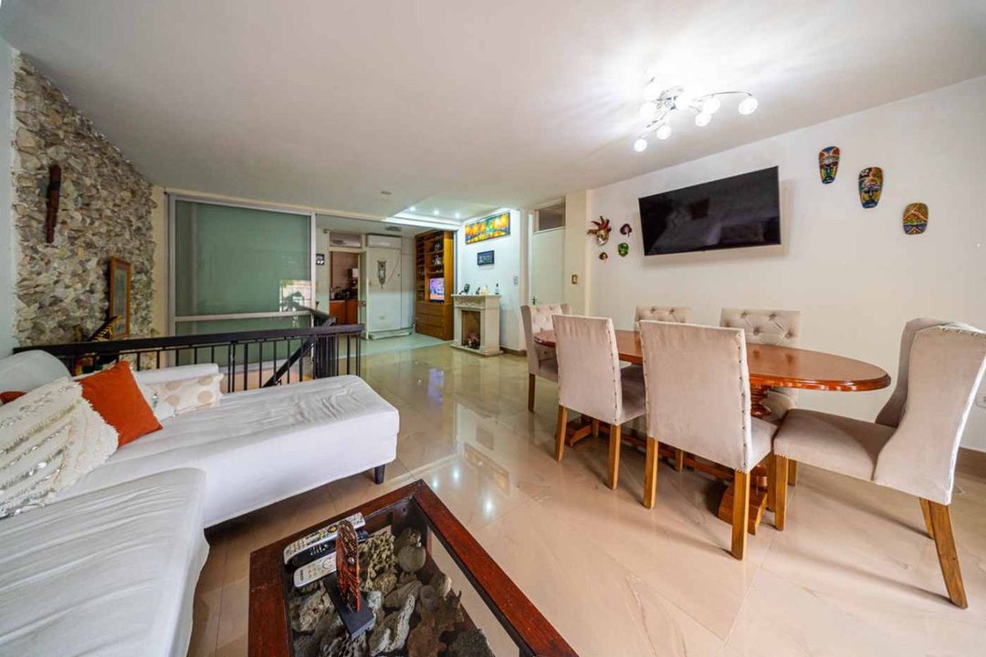 EXCLUSIVA RESIDENCIA CON ESPACIO PROFESIONAL