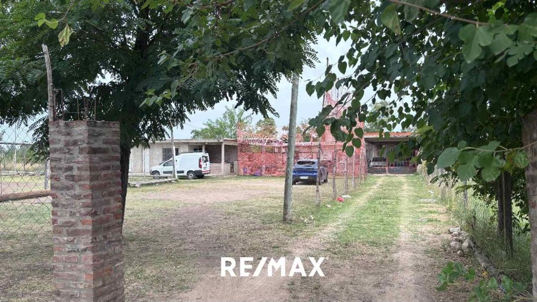 VENTA CASA CON DOS LOTES  DERQUI PILAR