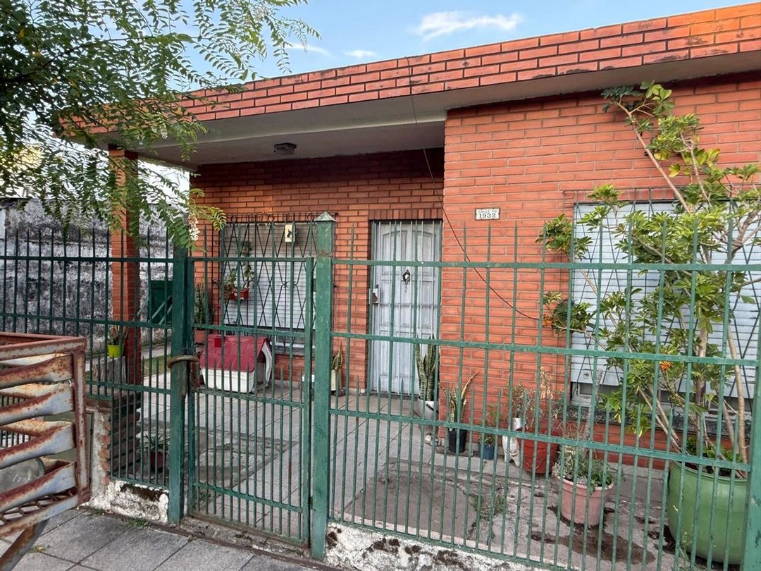 VENTA CASA EN BERAZATEGUI 3 AMBIENTES