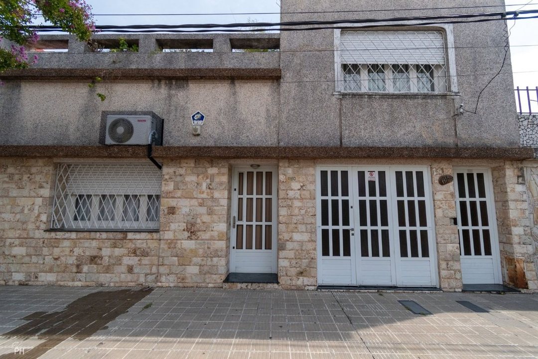 CASA EN VENTA ARROYITO CON COCHERA APTA CREDITO