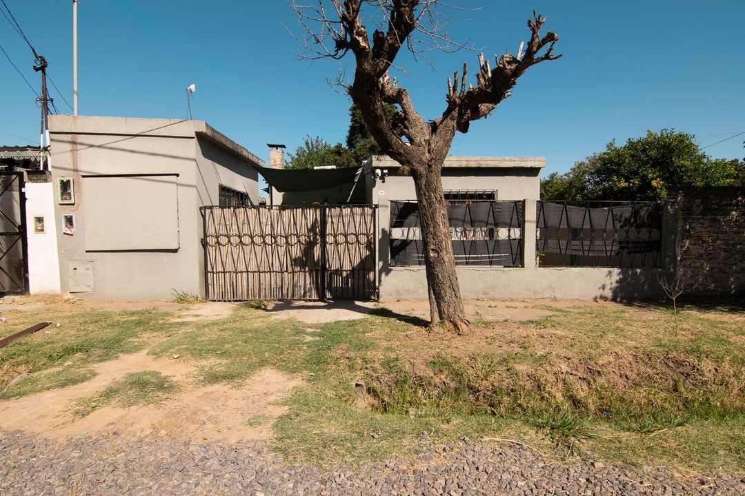 VENTA CASA 3 AMBIENTES ITUZAINGO