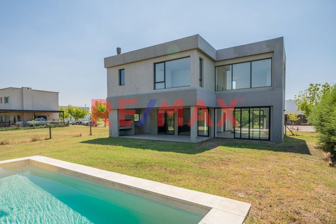 Casa en venta 4 ambientes Barrio Acacias Puertos.