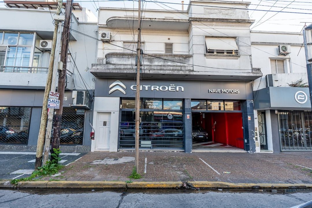 VENTA EXCELENTE LOCAL CON 2 DPTOS QUILMES CENTRO