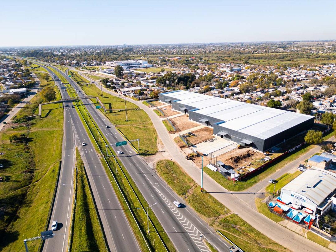 NAVE INDUSTRIAL CIRCUNVALACION AUTOPISTA  ALQUILER