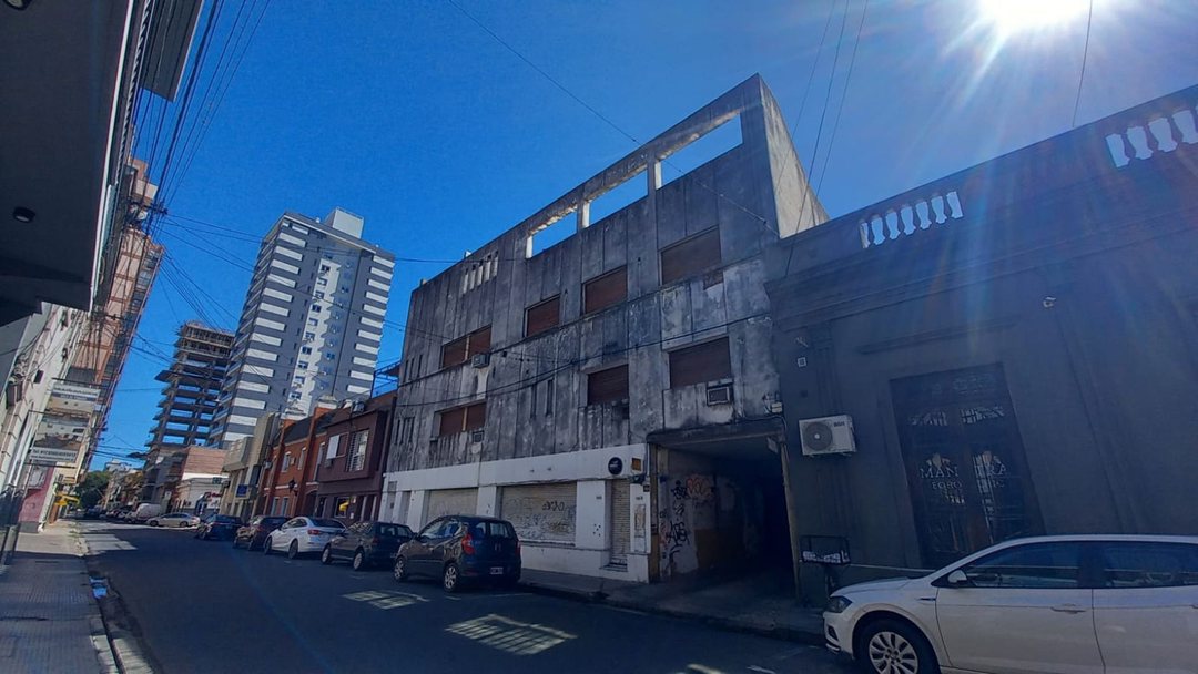 VENTA COCHERA EN MICROCENTRO