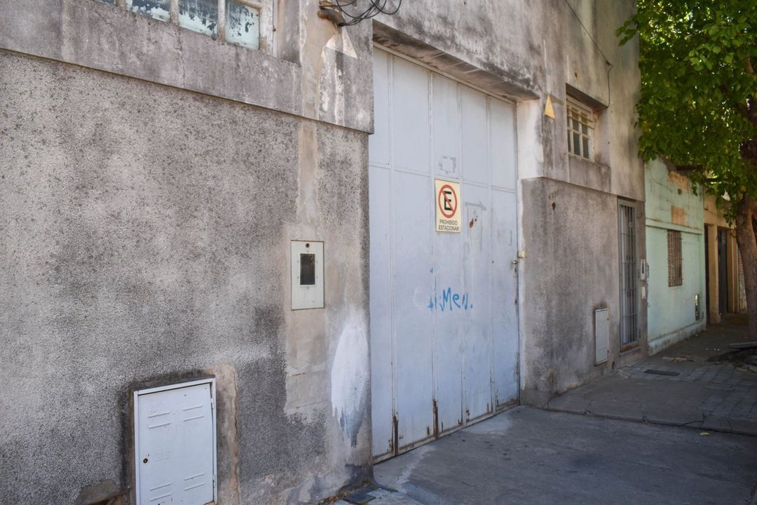 Venta galpón con oficina barrrio Azcuenaga