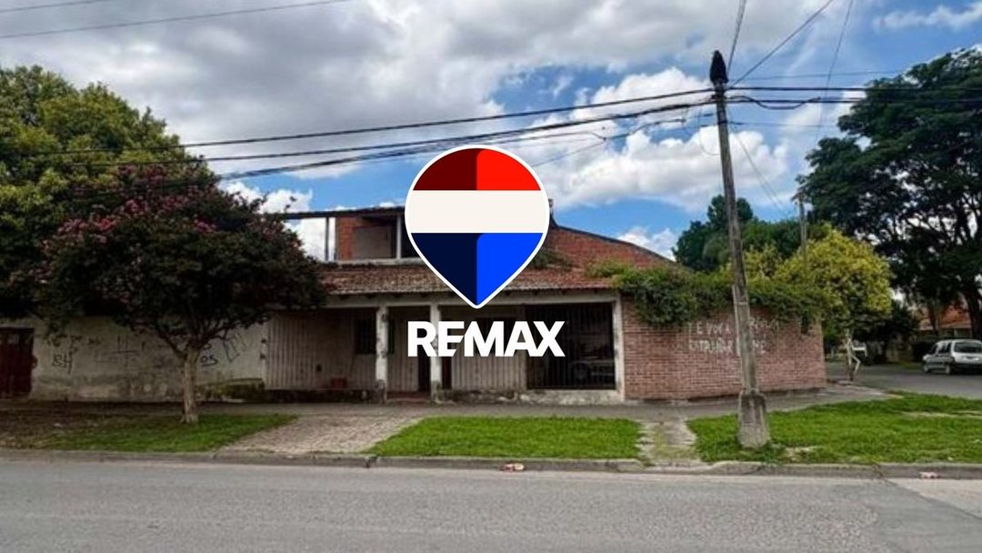CASA ESQ 3 DORMITORIOS B° INTERSINDICAL ZONA SUR