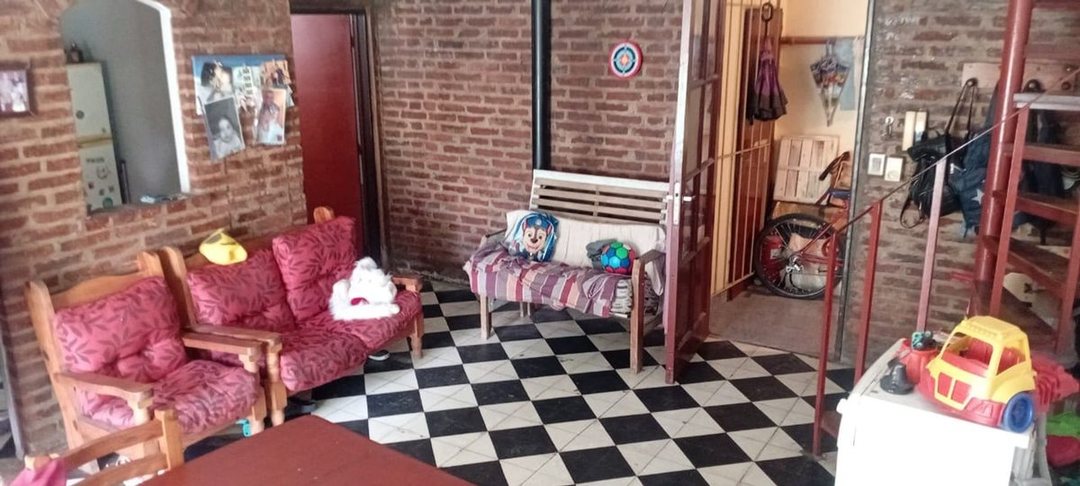 VENTA PH+LOCAL AL FRENTE EN LAREJA ZONA COMERCIAL