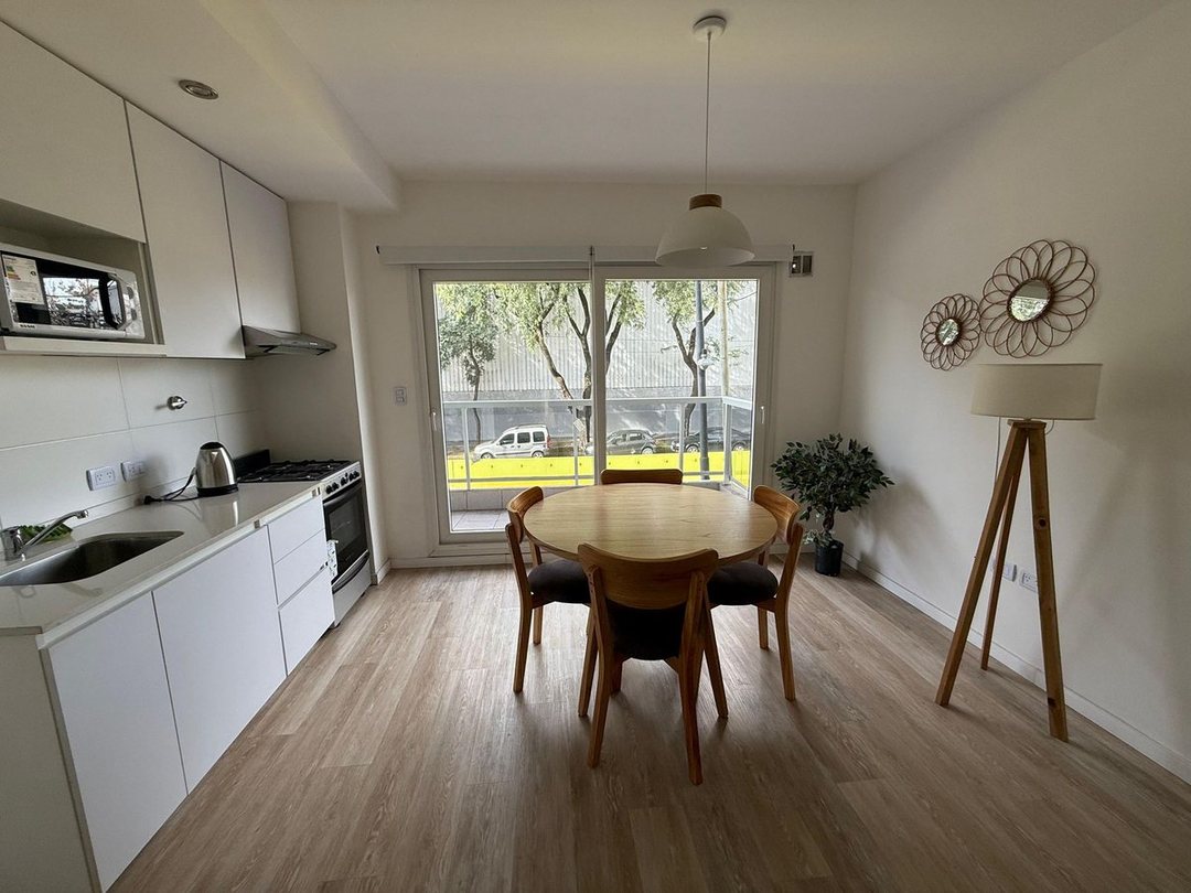 VENTA2 AMBIENTES CON PATIO Y BAULERA PARQUE CHAS