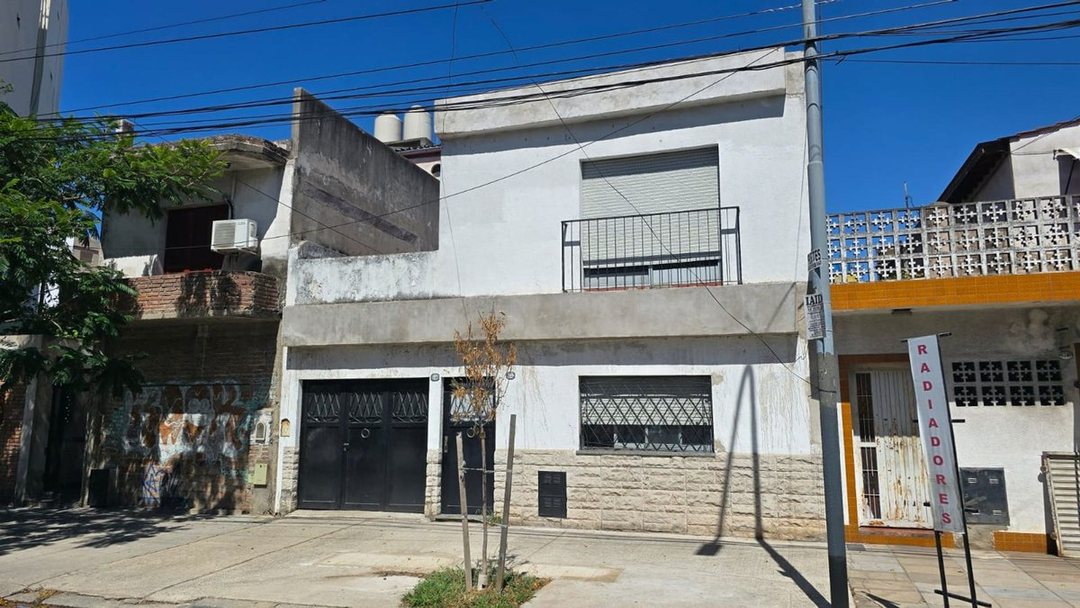 VENTA CASA 5 AMBIENTES PATIO TERRAZA LINIERS