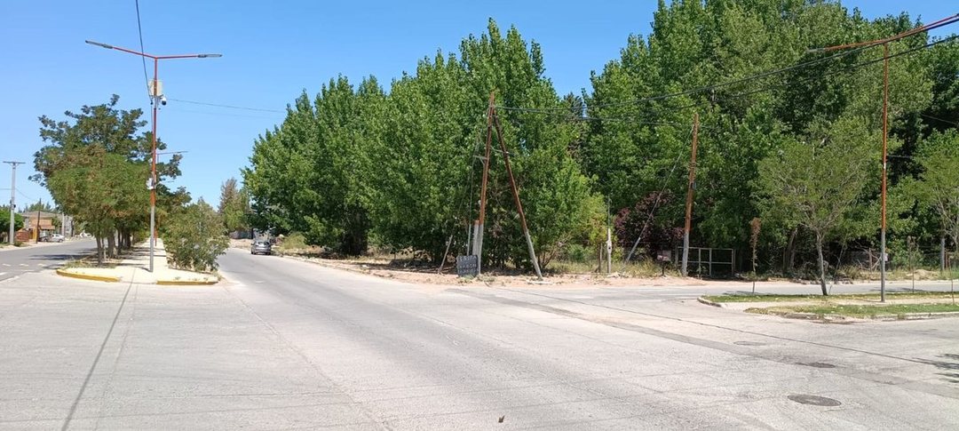 Lote 304 m2 excelente ubicación Plaza Huincul