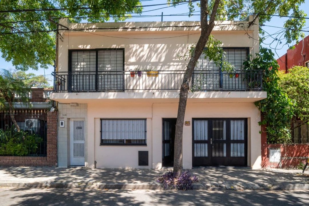 CASA EN VENTA TRES DORMITORIOS ARROYITO