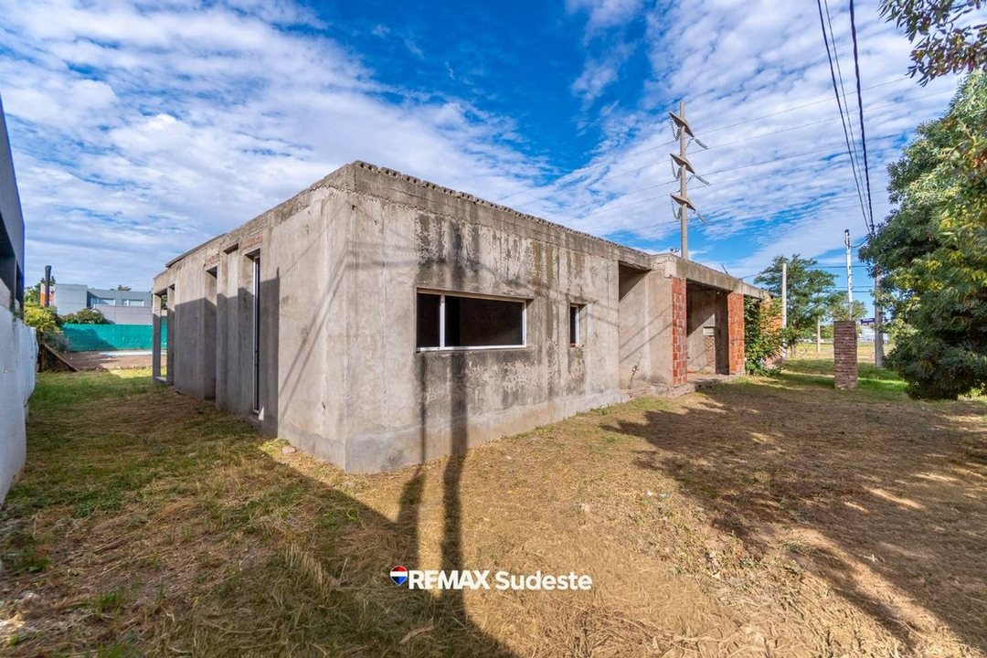 VENTA CASA A TERMINAR BO. SAN IGNACIO