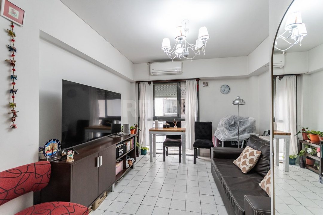 VENTA 2 AMBIENTES EN  ZONA ESTRATÉGICA DE FLORES