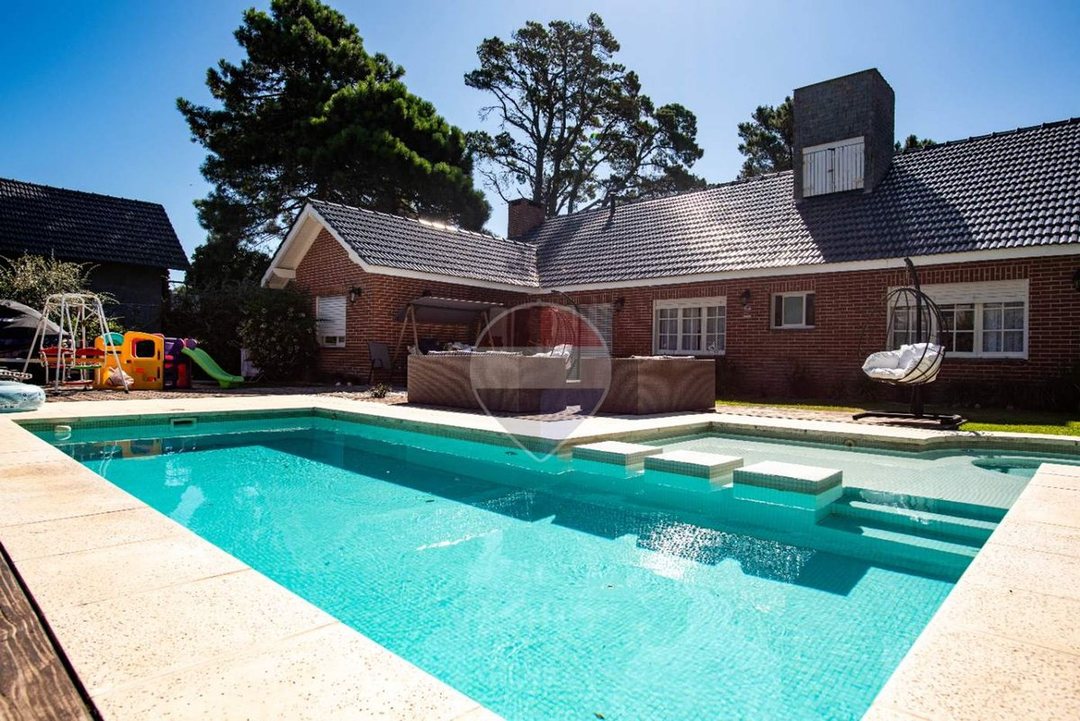 Casa en Venta  5 ambientes Pinamar Pscina y jardín