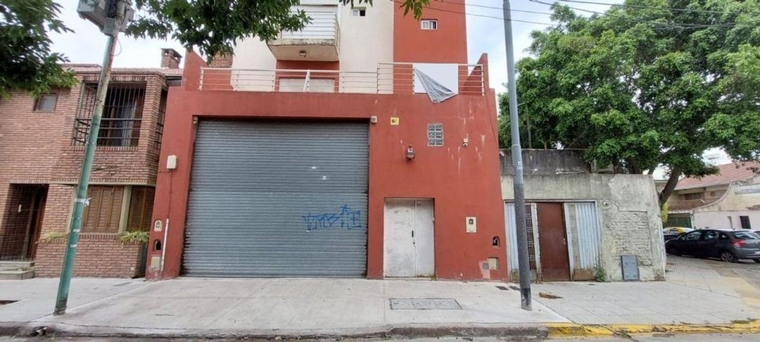 Deposito en Venta en tres plantas con montacargas