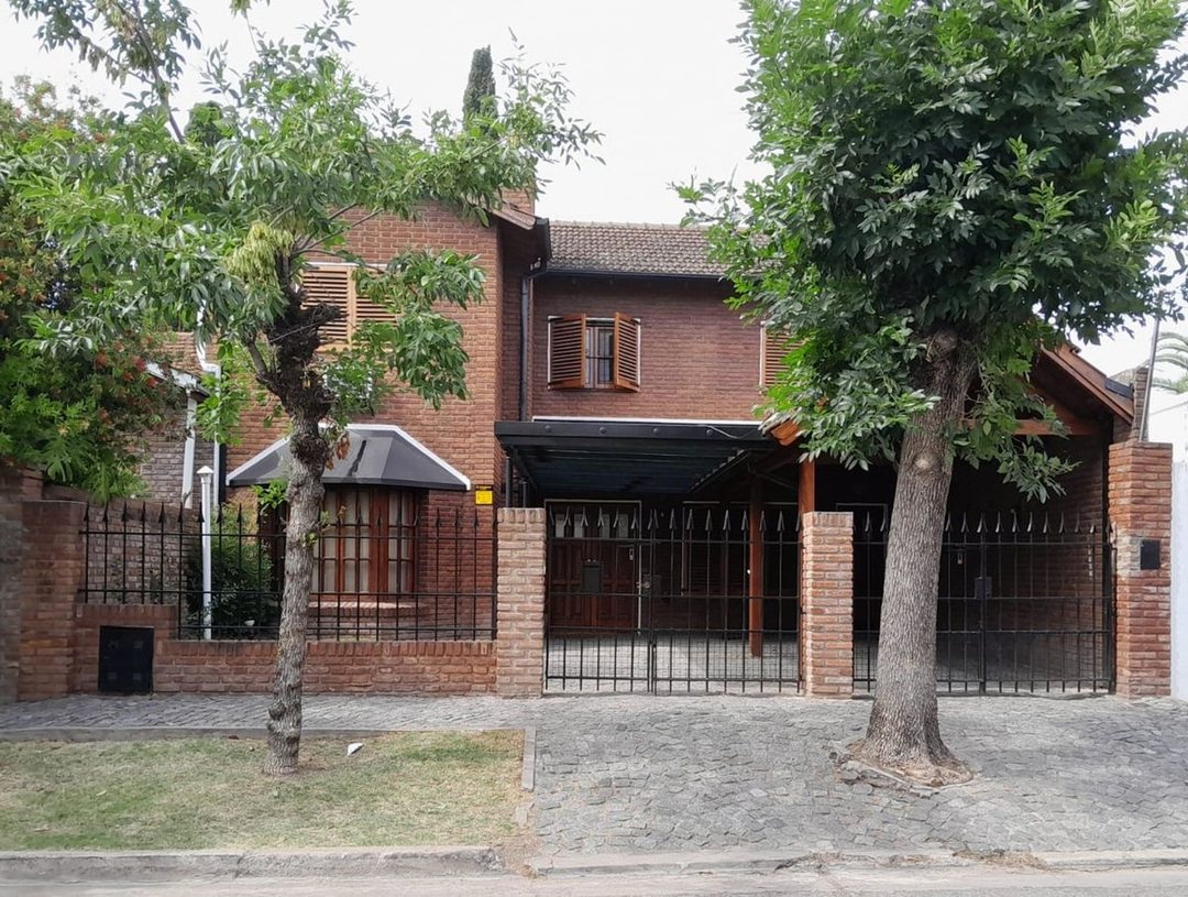 VENTA DE CASA 5 AMBIENTES HURLINGHAM APTO CRÉDITO