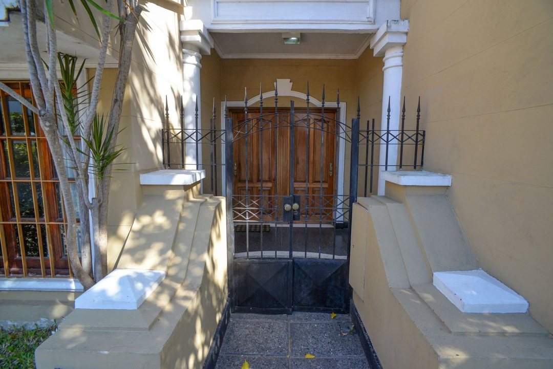Casa Venta 4 dormitorios/ cochera/Barrio Candioti