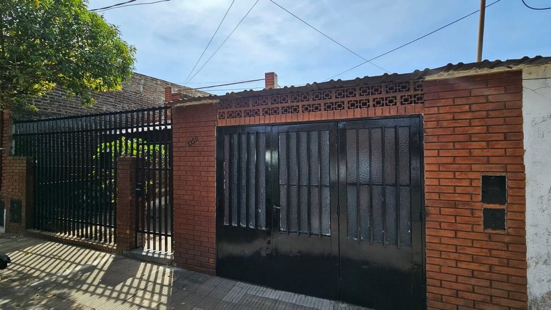 VENTA DE CASA 3 DORMITORIOS COCHERA PARQUE FIELD