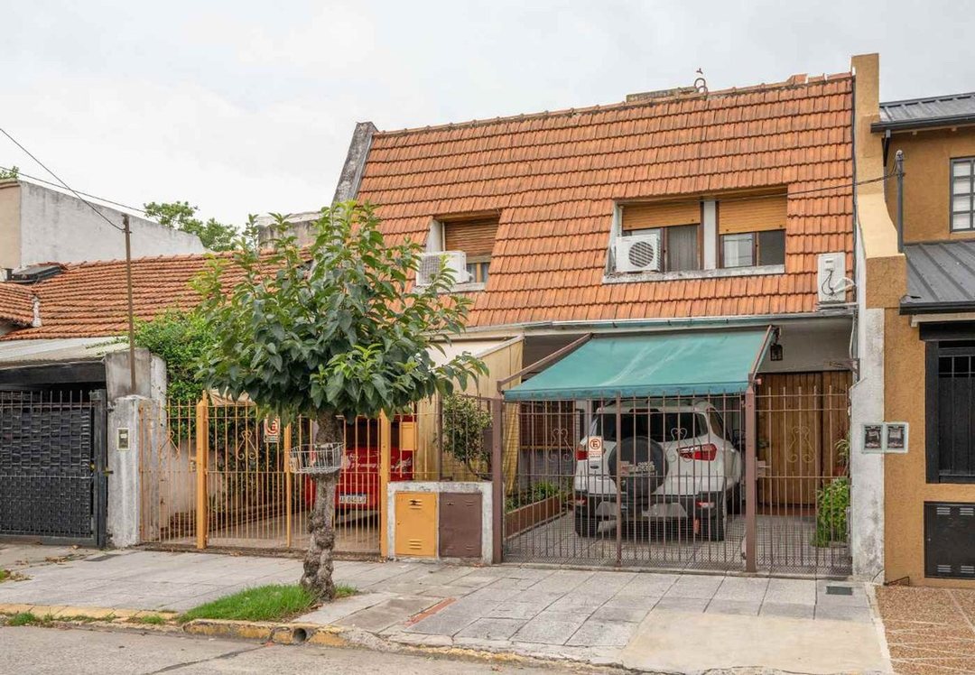 VENTA DUPLEX 3 DORMITORIOS PATIO COCHERA MARTINEZ
