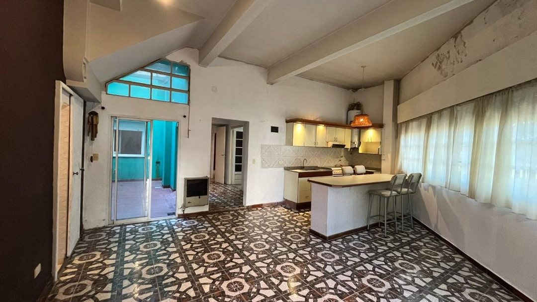 VENTA PH 4 AMBIENTES CON PATIO EN BARRACAS