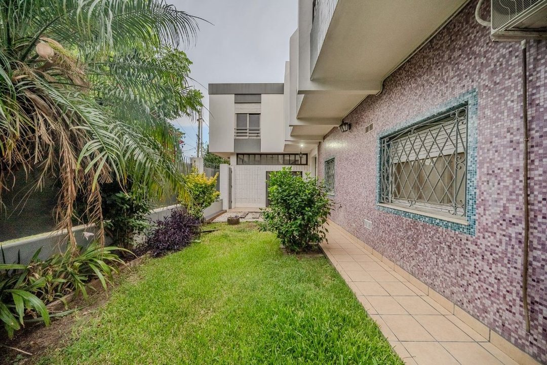 CASA 5 AMBIENTES MULTIFAMILIAR - CASEROS NORTE
