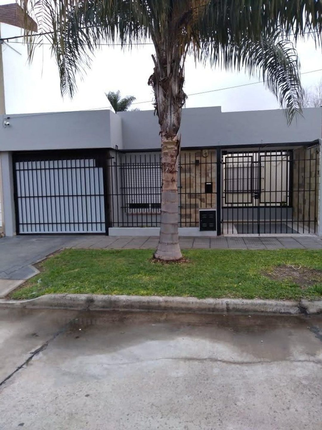 CASA EN VENTA DE 2 DORMITORIOS EN GUADALUPE