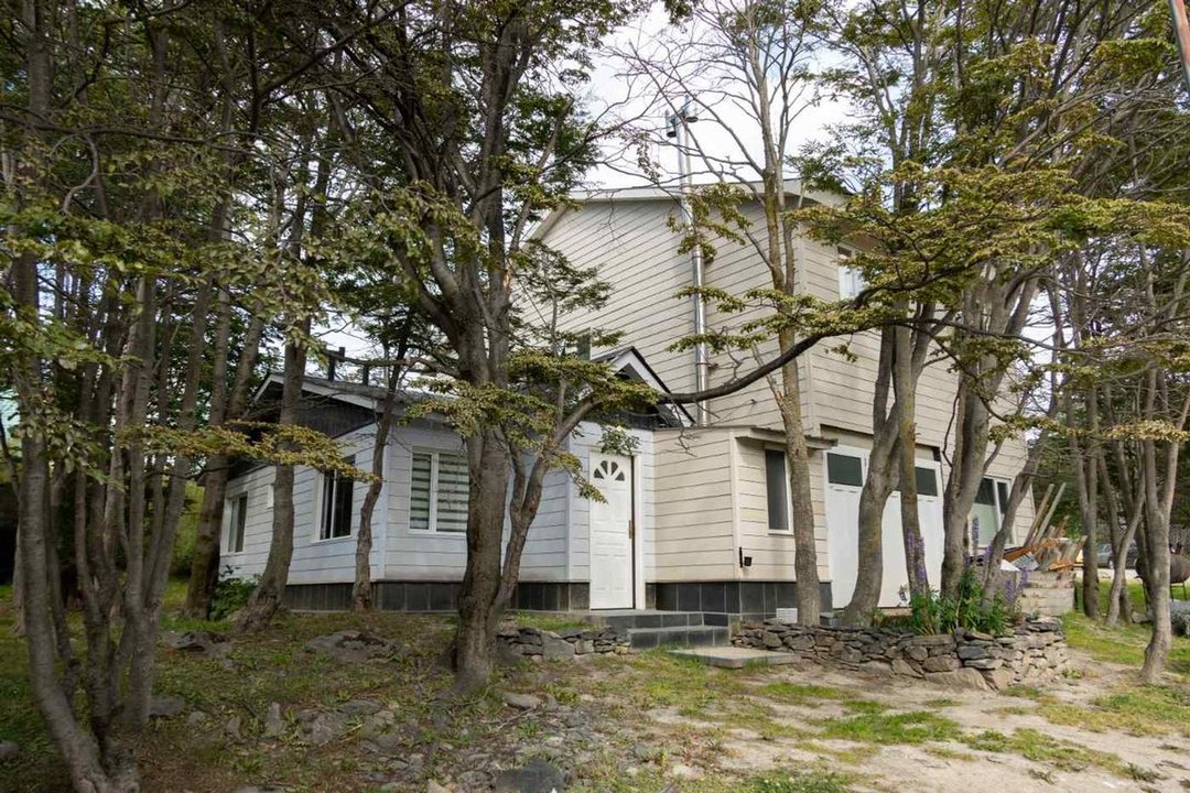 VENTA CASA + 3 DEPARTAMENTOS ORIENTADO A RENTA