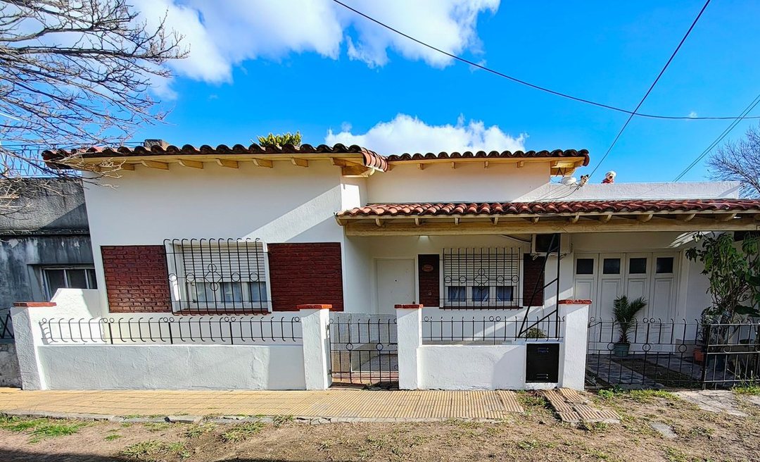VENTA CASA 3 AMBIENTES MORON