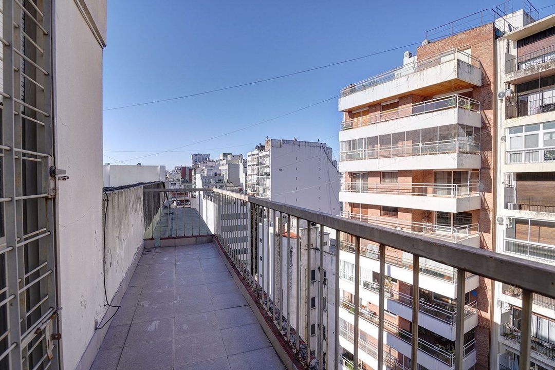 DEPARTAMENTO 2 AMBIENTES BALCON COCHERA RECOLETA