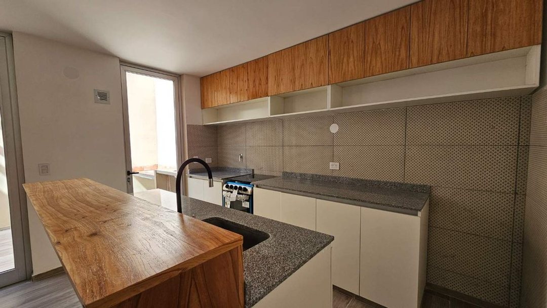 VENTA PH TIPO CASA BARRIO DE ALMAGRO